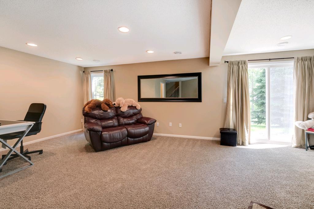6884 Folkestone Road Apple Valley, MN 55124 - Photo 28 of 32 Gallery Image 28