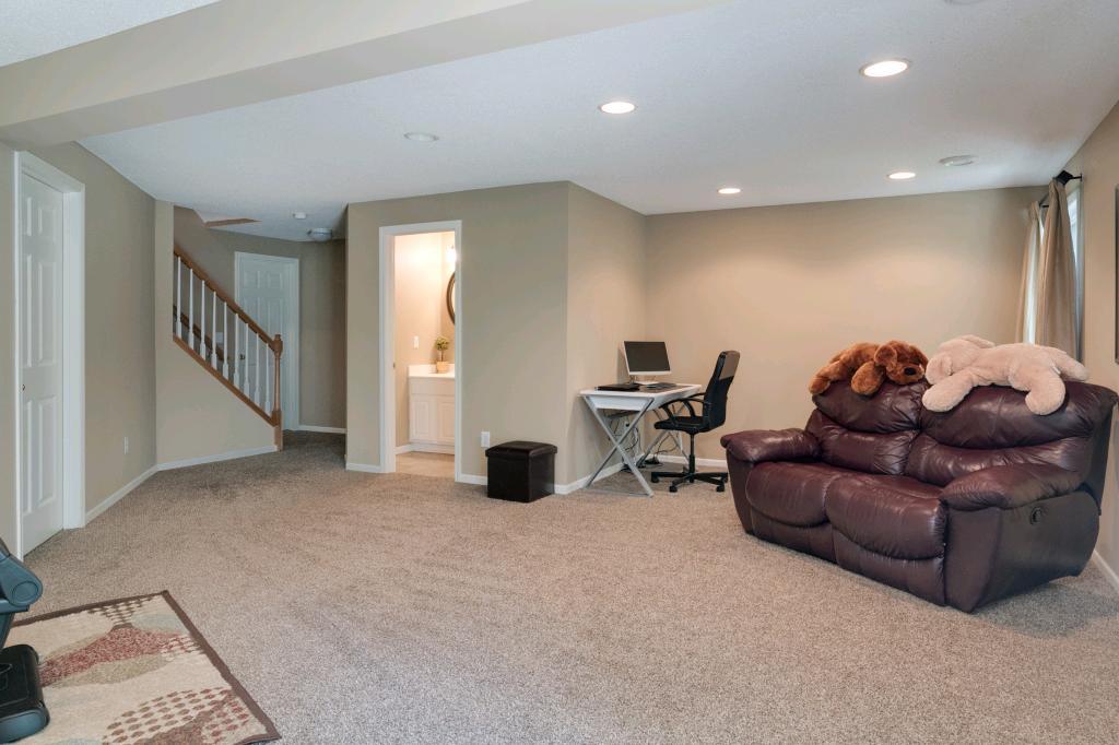 6884 Folkestone Road Apple Valley, MN 55124 - Photo 29 of 32 Gallery Image 29
