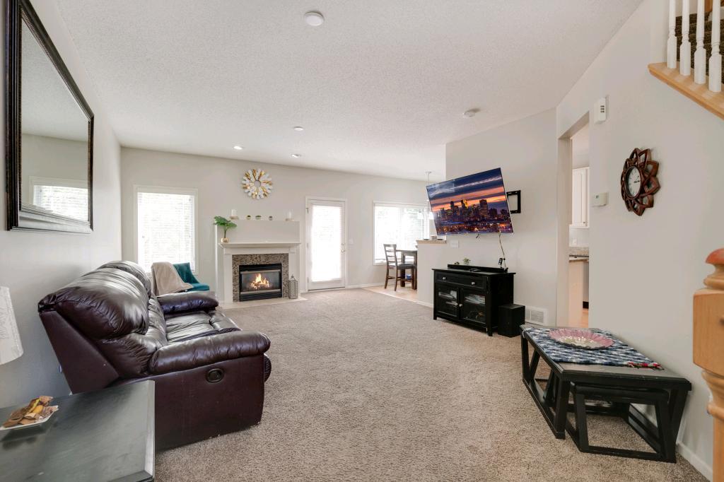 6884 Folkestone Road Apple Valley, MN 55124 - Photo 4 of 32 Gallery Image 4