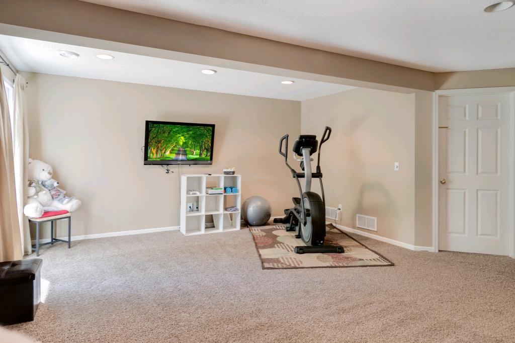 6884 Folkestone Road Apple Valley, MN 55124 - Photo 31 of 32 Gallery Image 31