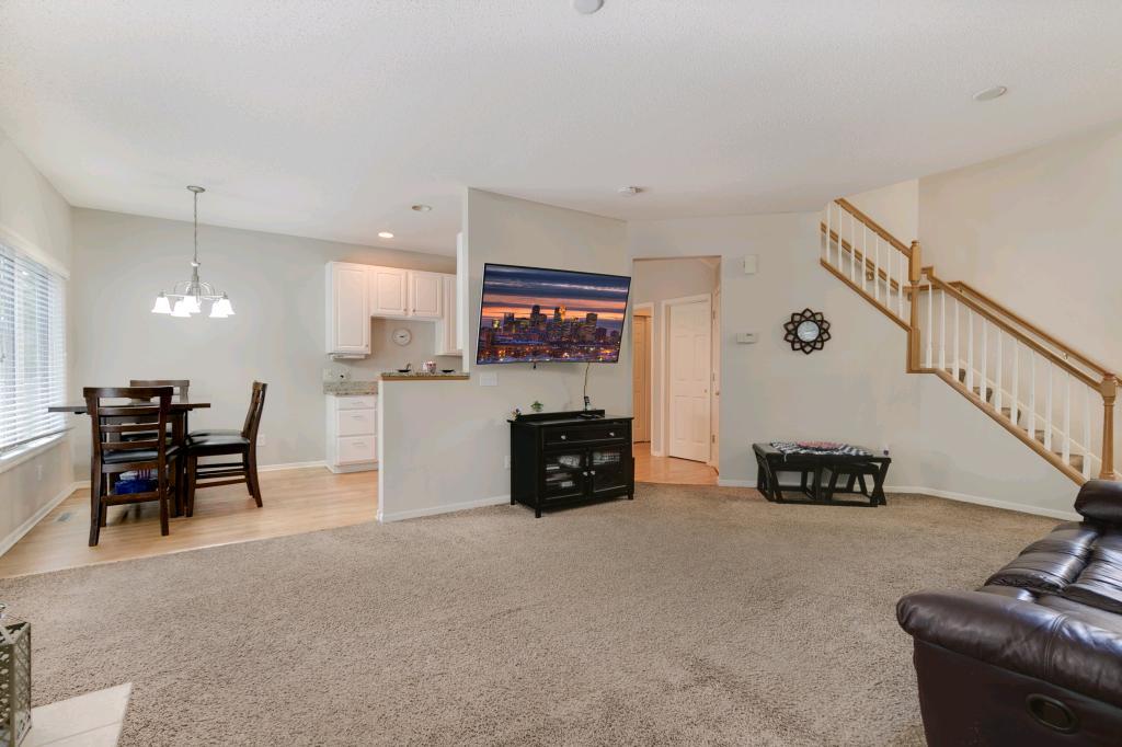 6884 Folkestone Road Apple Valley, MN 55124 - Photo 6 of 32 Gallery Image 6