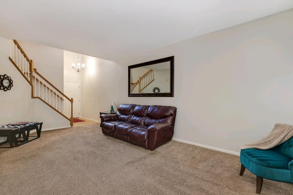 6884 Folkestone Road Apple Valley, MN 55124 - Photo 7 of 32 Gallery Image 7