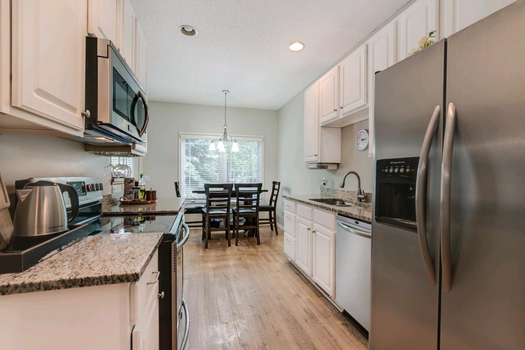 6884 Folkestone Road Apple Valley, MN 55124 - Photo 10 of 32 Gallery Image 10