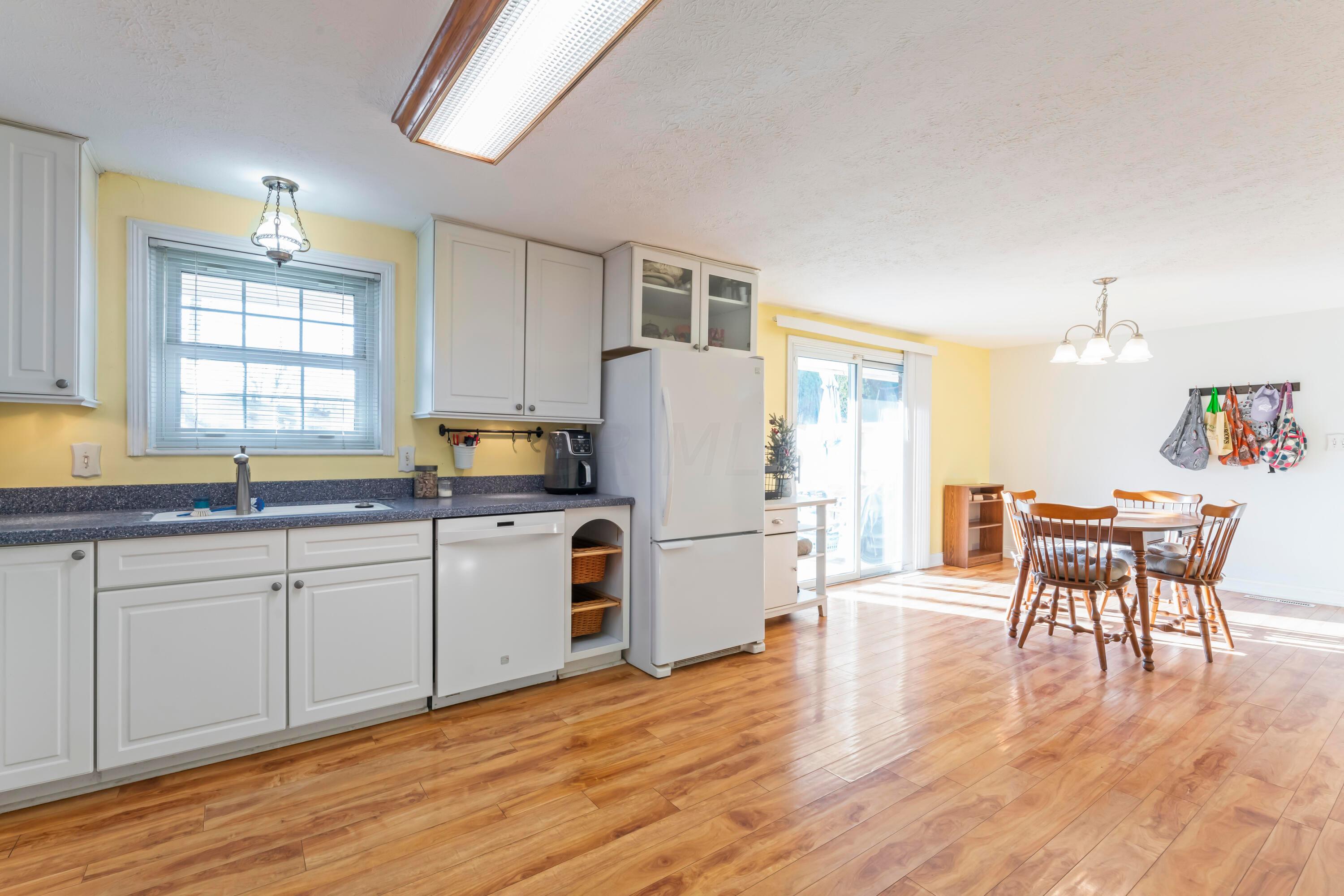 6931 Retton Road Reynoldsburg, OH 43068 - Photo 7 of 20 DSC04272