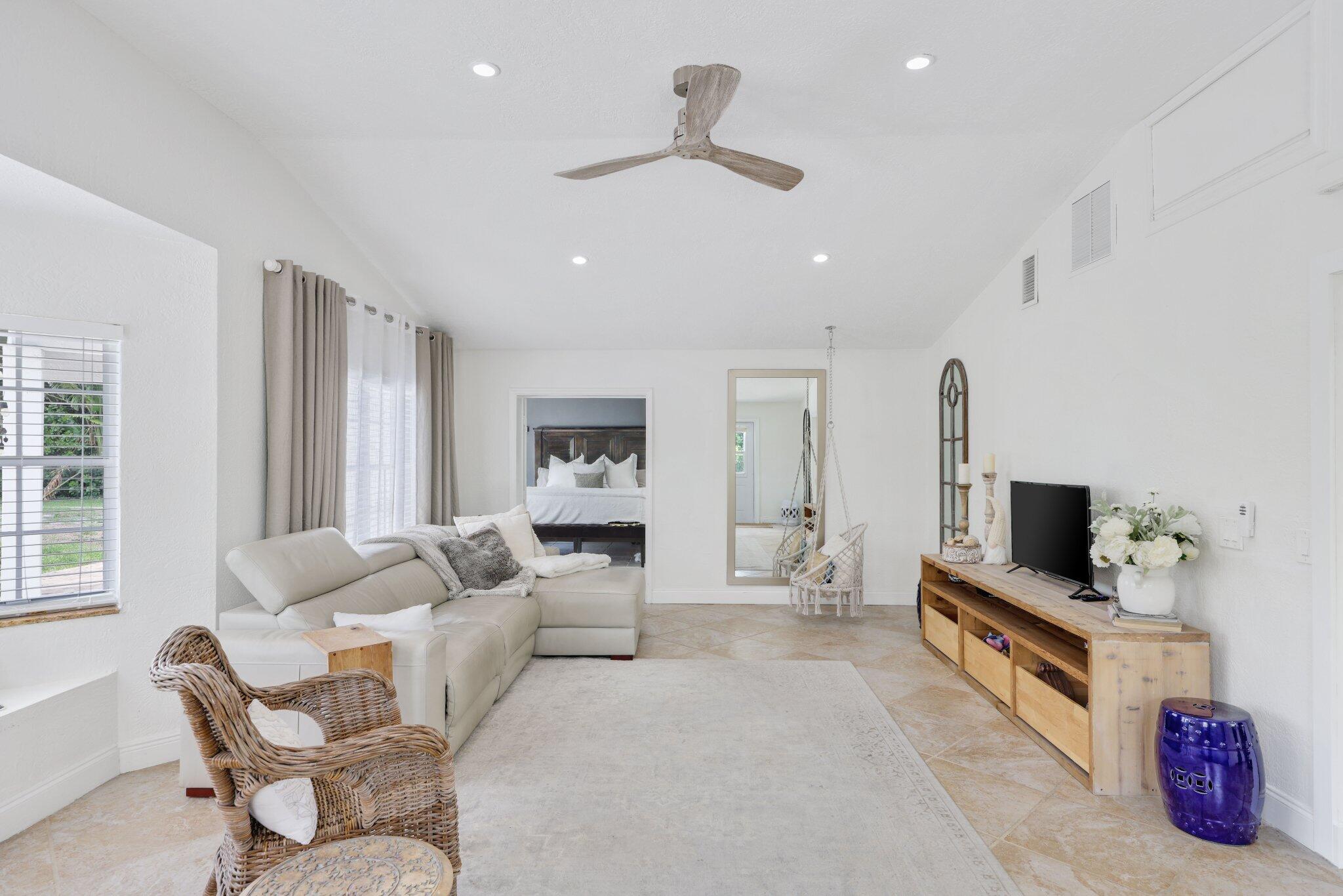 5403 3rd Road Lake Worth, FL 33467 - Photo 7 of 33 5403 3rd Road - 39.jpg-SMALL