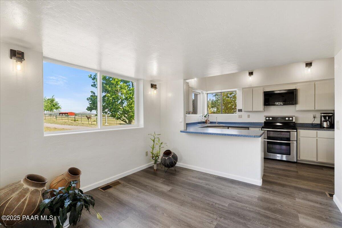 1445 South Table Mountain Road Chino Valley, AZ 86323 - Photo 12 of 81 16-Dining