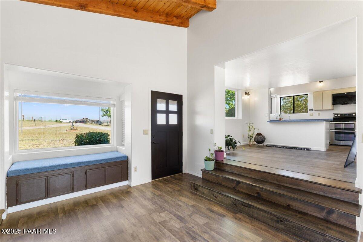 1445 South Table Mountain Road Chino Valley, AZ 86323 - Photo 3 of 81 08-Living