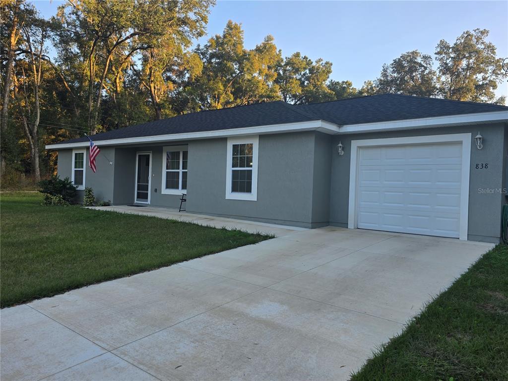 838 Northwest 124th Street Citra, FL 32113 - Photo 2 of 27 front view of a house with a yard