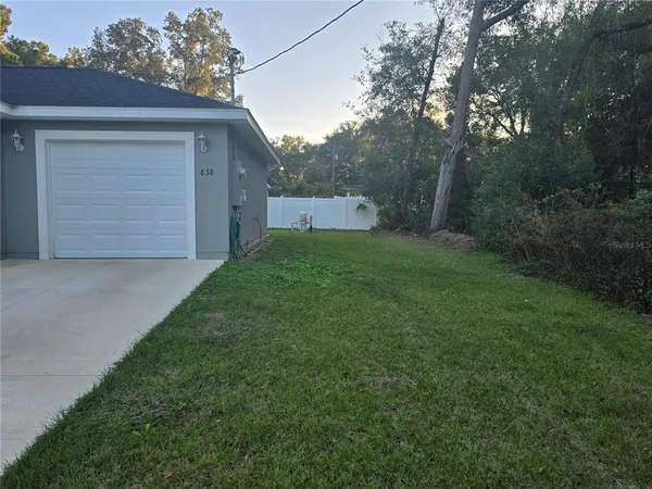 a view of a back yard of the house