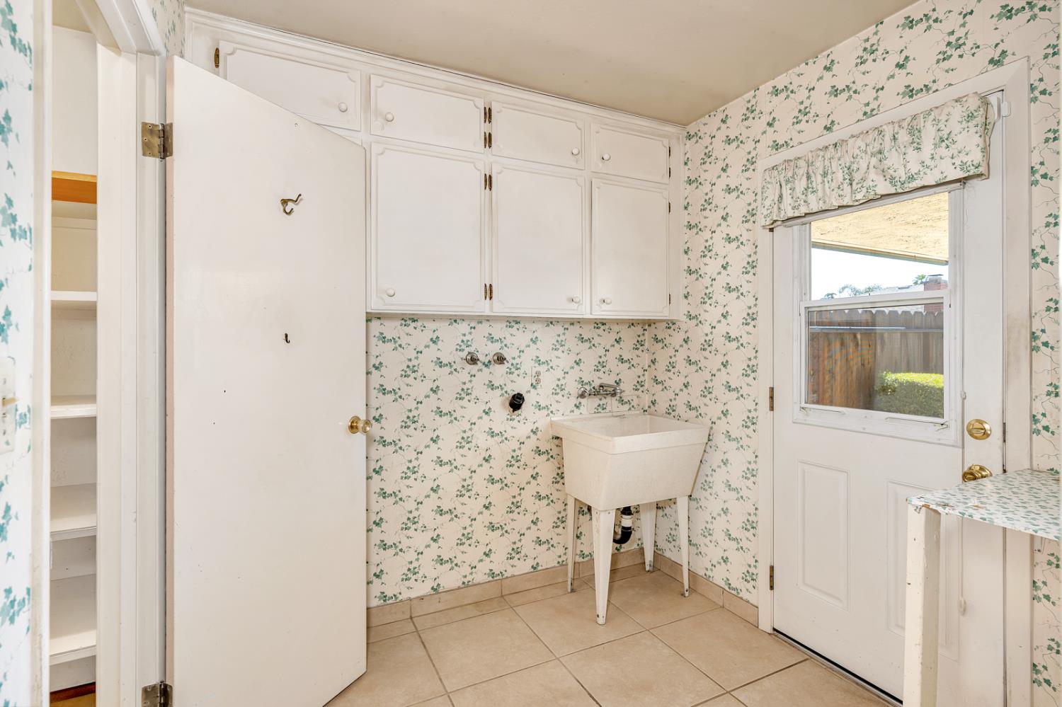 448 Judy Court Merced, CA 95348 - Photo 39 of 52 laundry room