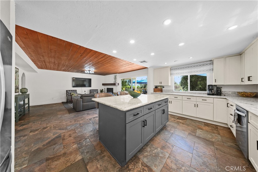 17007 Ranchero Road Riverside, CA 92504 - Photo 14 of 39