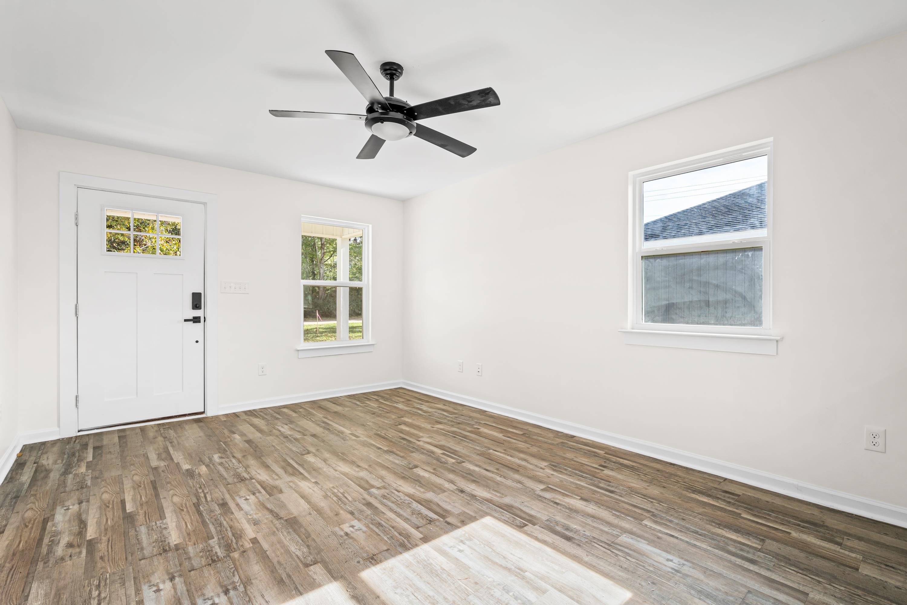 22755 Racine Street Robertsdale, AL 36567 - Photo 7 of 20 Living Room
