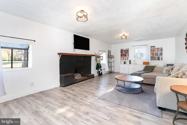 $269,900 | 16 Amy Drive, Harrisburg, PA 17112