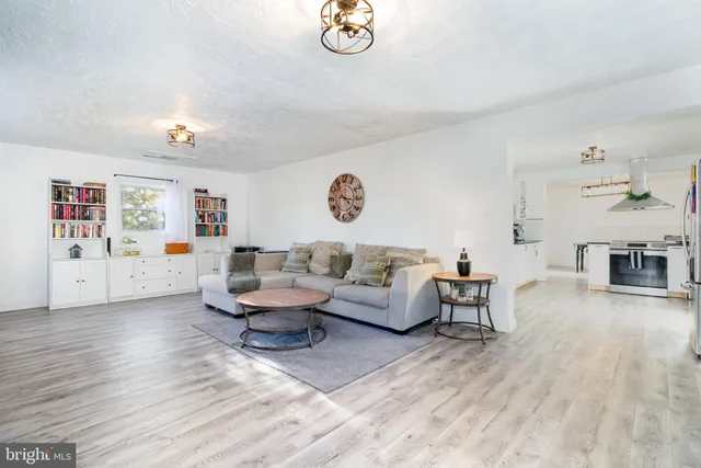 $269,900 | 16 Amy Drive, Harrisburg, PA 17112