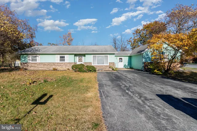 $269,900 | 16 Amy Drive, Harrisburg, PA 17112