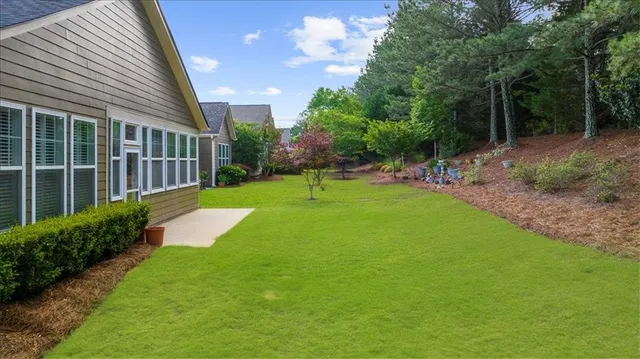 a view of a house with a yard