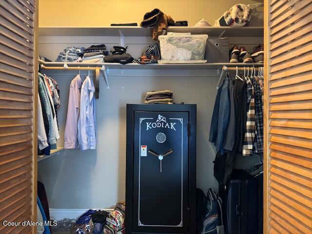 7605 Boekel Road Rathdrum, ID 83858 - Photo 21 of 27 Master Closet