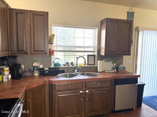 7605 Boekel Road Rathdrum, ID 83858 - Photo 10 of 27 Kitchen