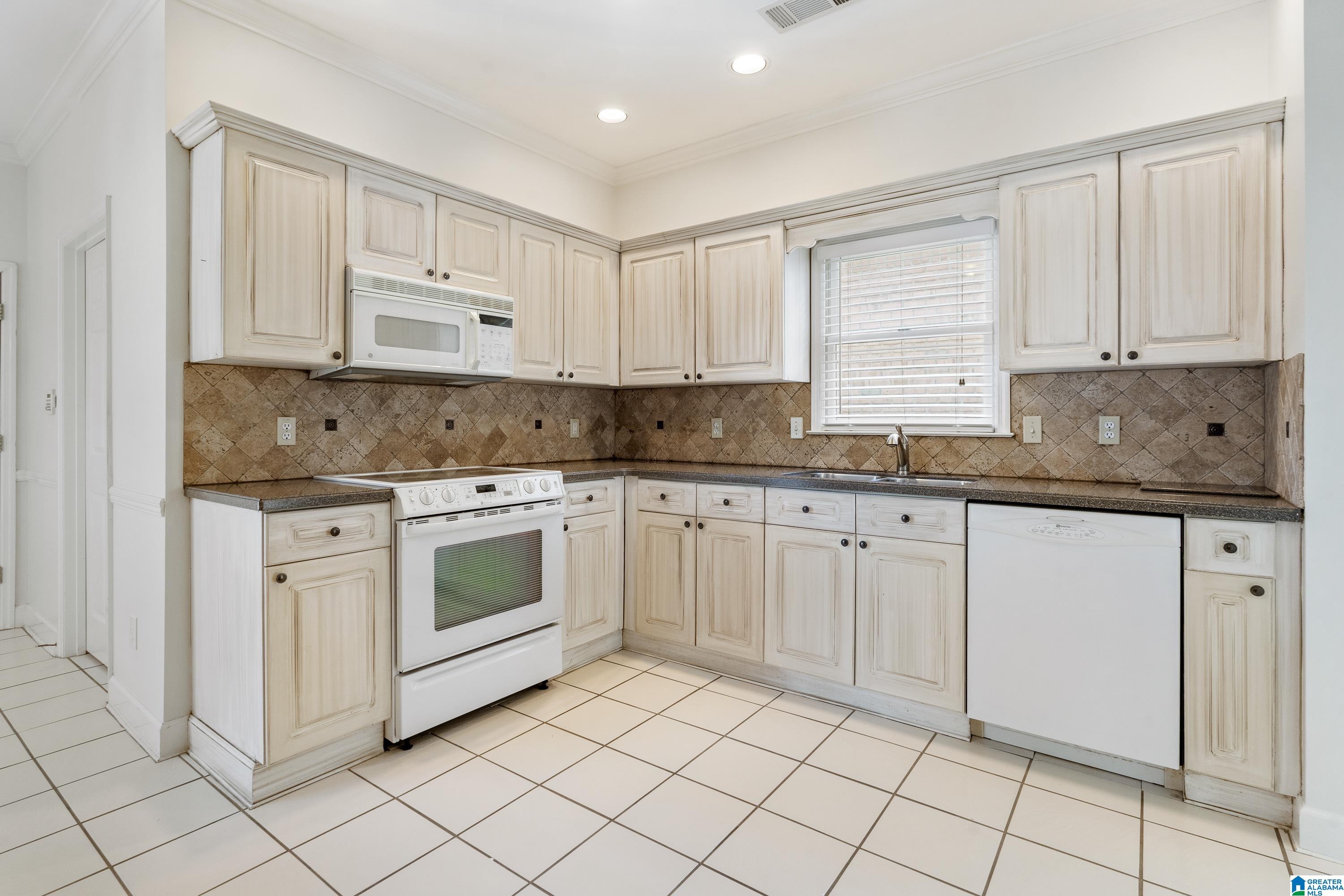 109 Paradise Lake Road Birmingham, AL 35244 - Photo 13 of 38