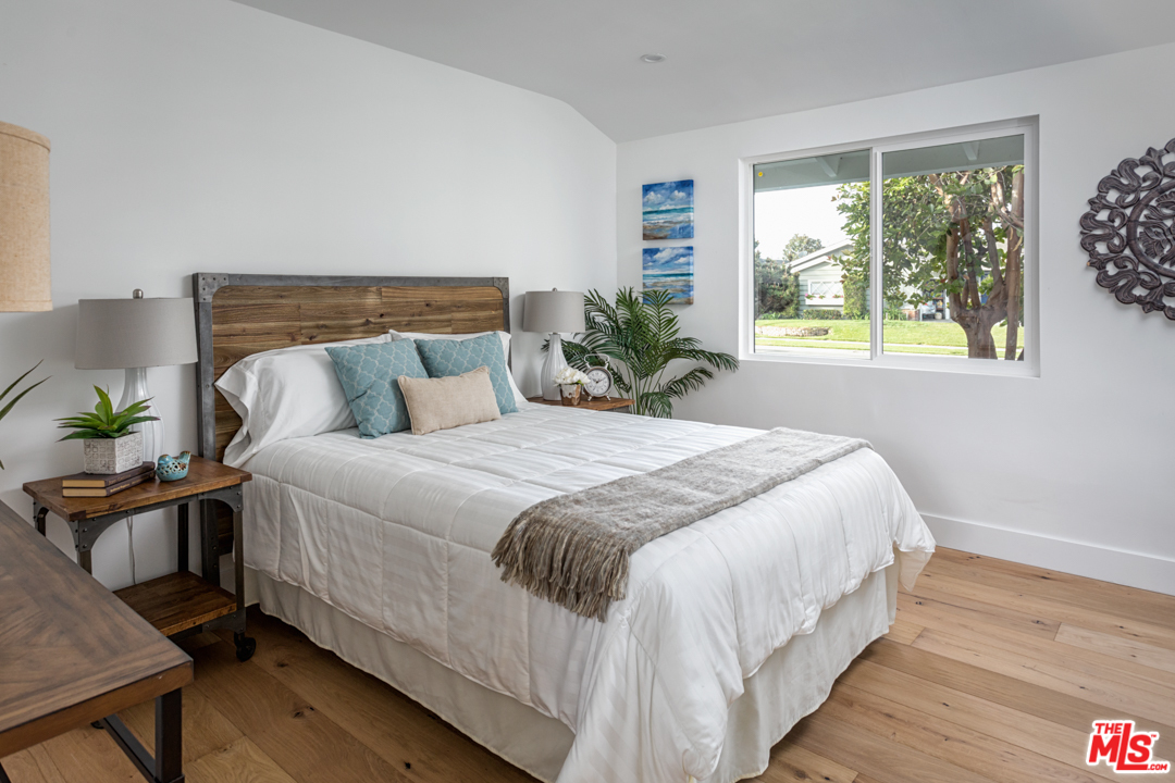 2048 Commodore Road Newport Beach, CA 92660 - Photo 18 of 39 a bedroom with bed and window