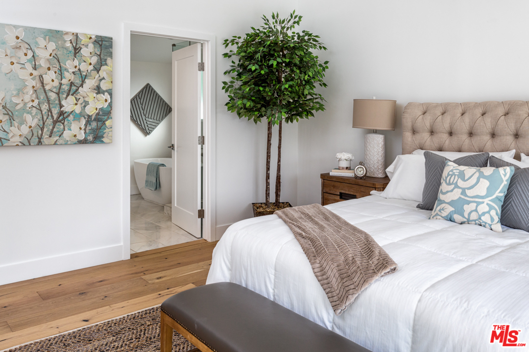 2048 Commodore Road Newport Beach, CA 92660 - Photo 26 of 39 a bedroom with a bed and a potted plant