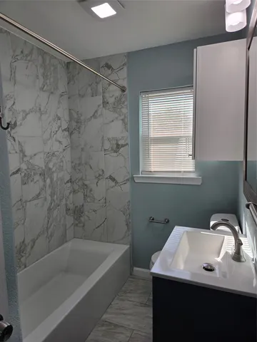 $1,400 | 619 13th Street, Unit 1, Galveston, TX 77550