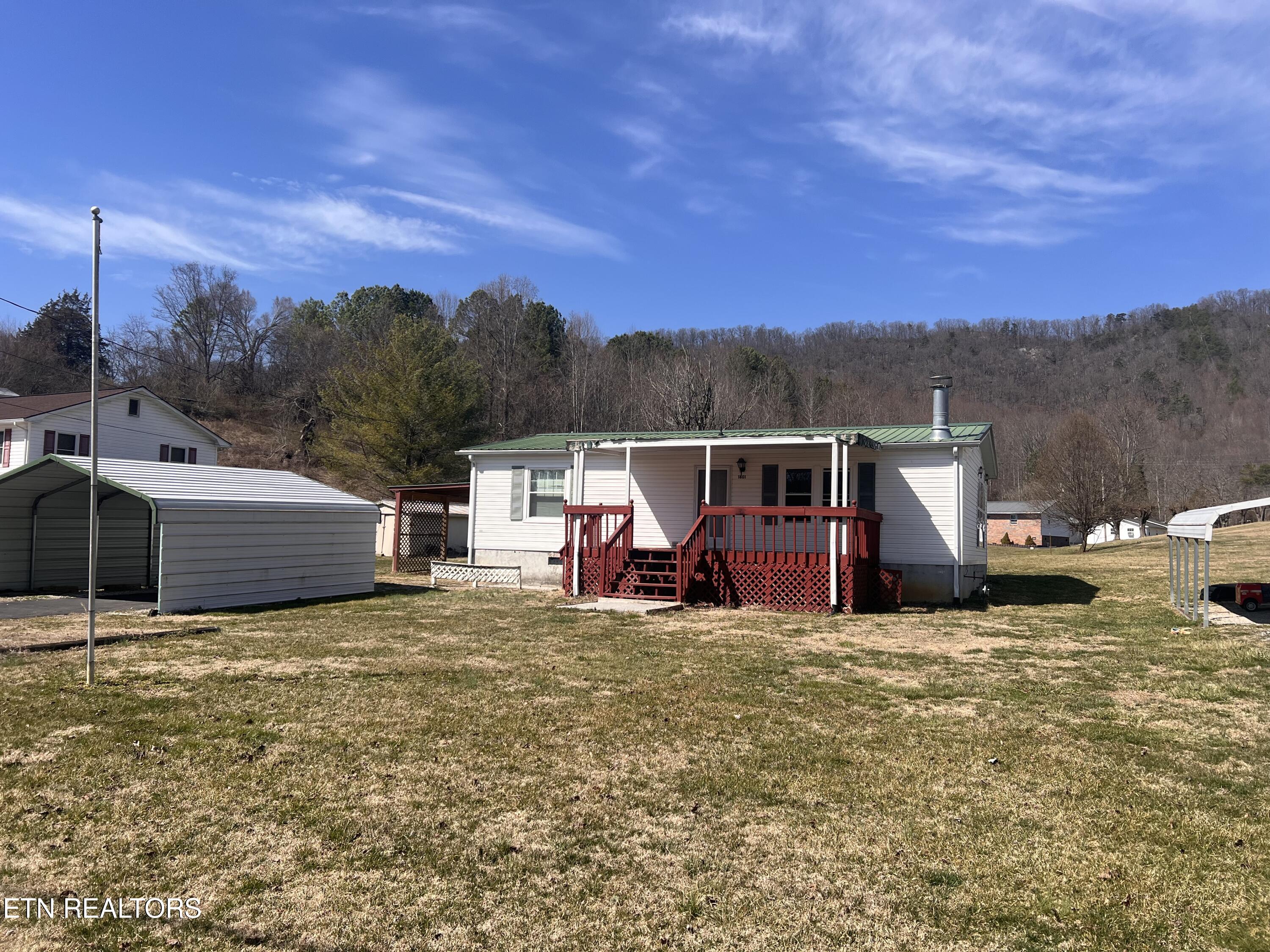 1801 Back Valley Road La Follette, TN 37766 - Photo 2 of 21 IMG_1181