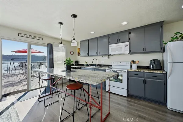 $389,000 | 13379 Lakeshore Drive, Clearlake, CA 95422