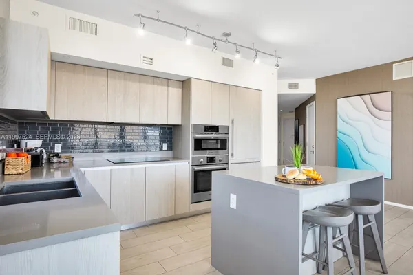$829,000 | 4010 South Ocean Drive, Unit R708, Hollywood, FL 33019