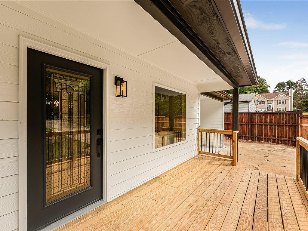 531 Carlton Road Palmetto, GA 30268 - Photo 2 of 38 a view of a house with a balcony