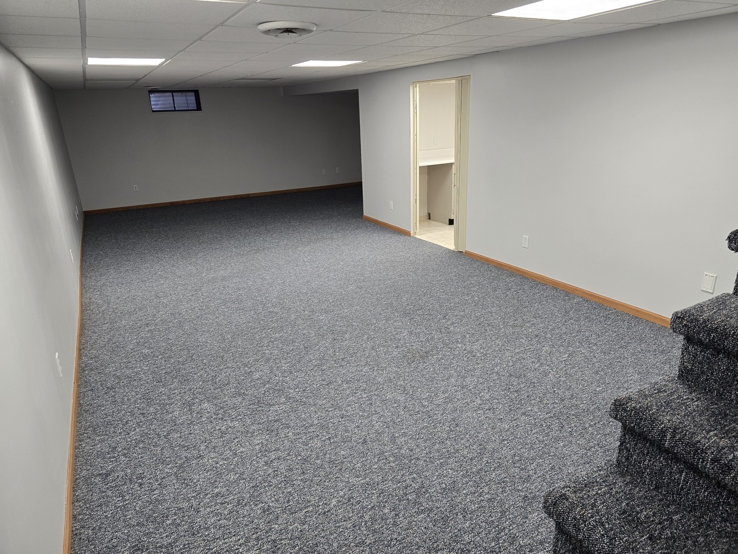 827 South McKinley Avenue Kankakee, IL 60901 - Photo 27 of 30 a view of an empty room with a window