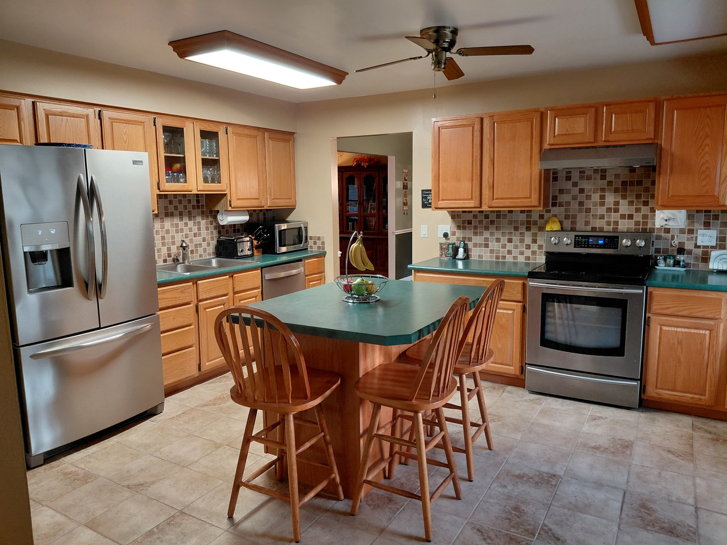 827 South McKinley Avenue Kankakee, IL 60901 - Photo 3 of 13 a kitchen with stainless steel appliances granite countertop a stove a refrigerator and a dining table