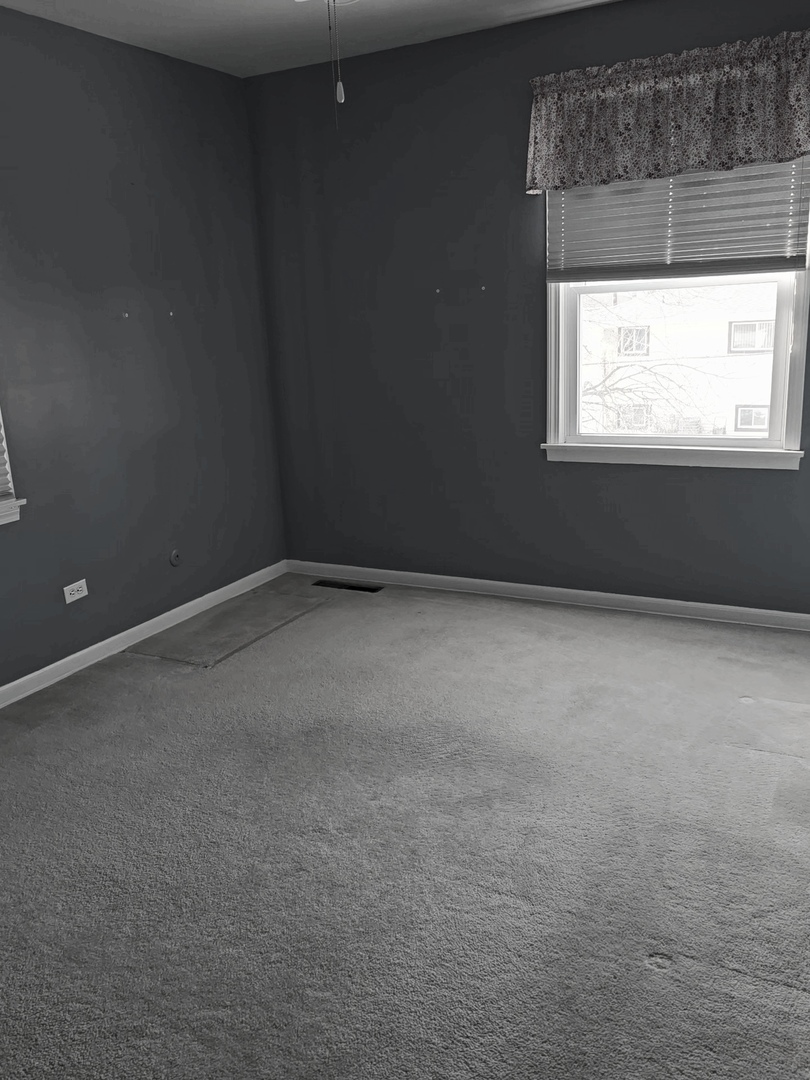 827 South McKinley Avenue Kankakee, IL 60901 - Photo 8 of 13 a view of an empty room with a window