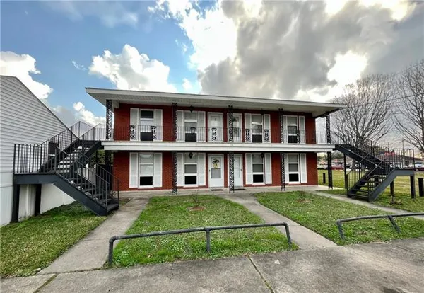 $1,099 | 222 West Morales Street, Unit C, Chalmette, LA 70043