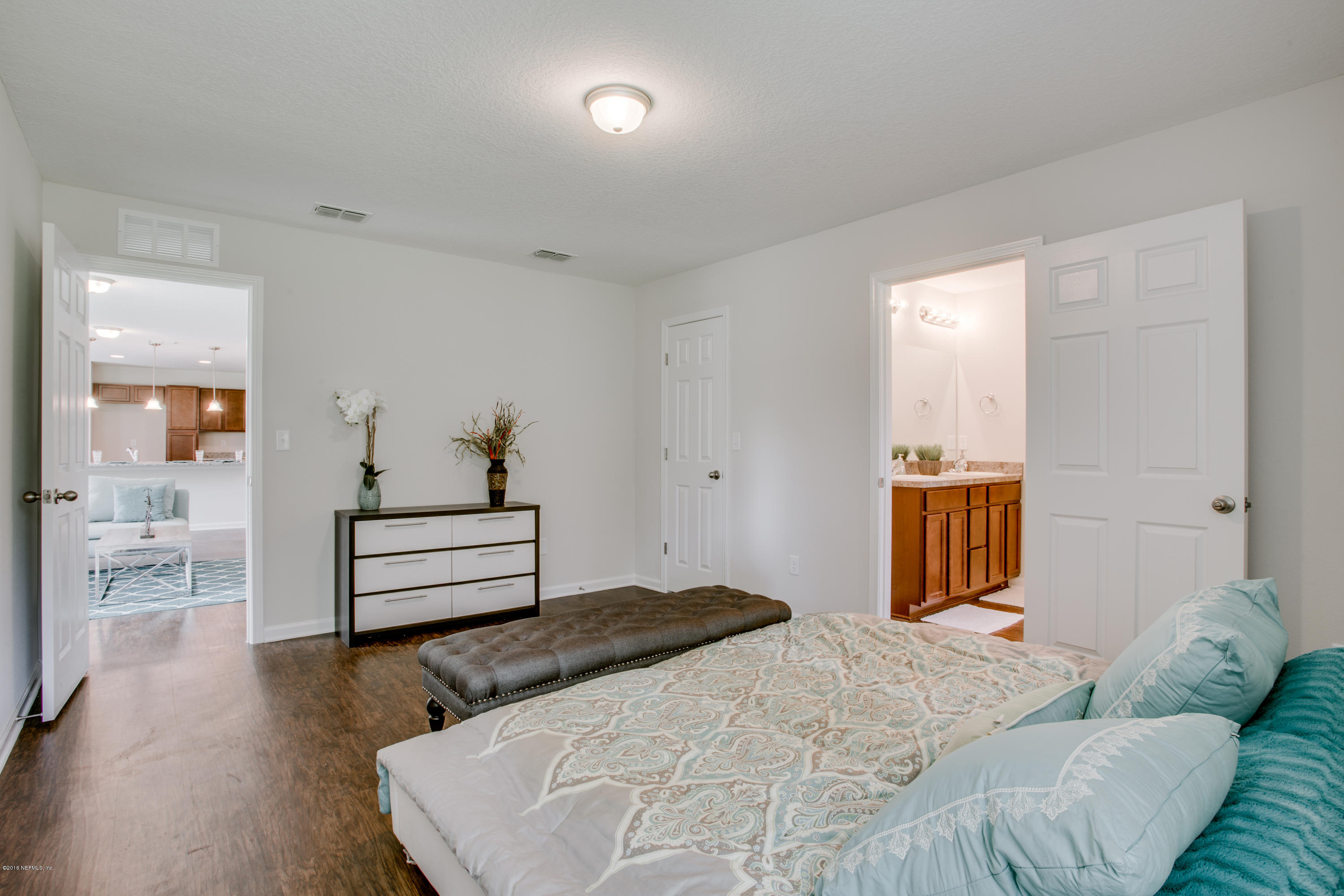 5537 Cruz Road Jacksonville, FL 32207 - Photo 14 of 17 Master bedroom2