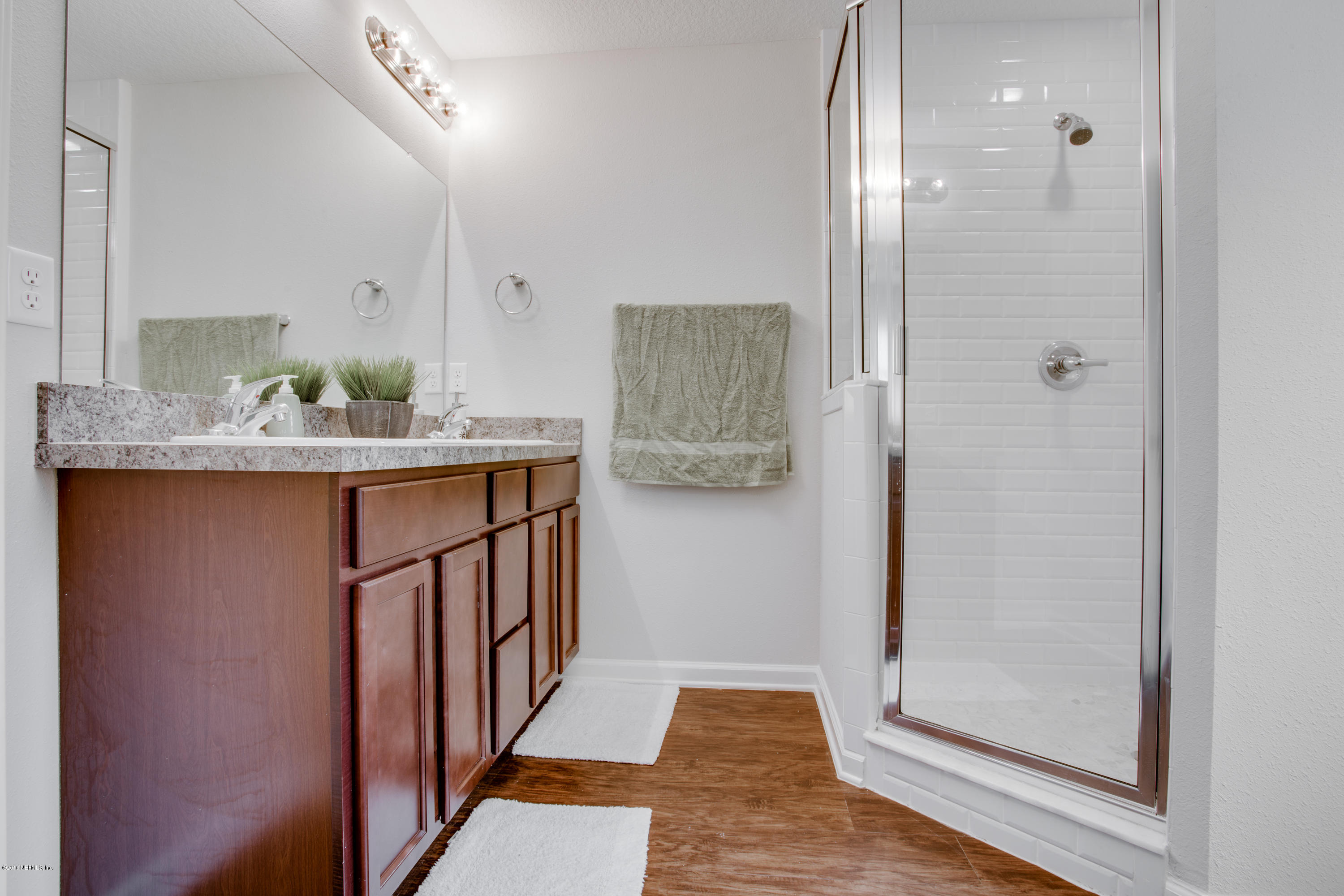 5537 Cruz Road Jacksonville, FL 32207 - Photo 15 of 17 Master Bath