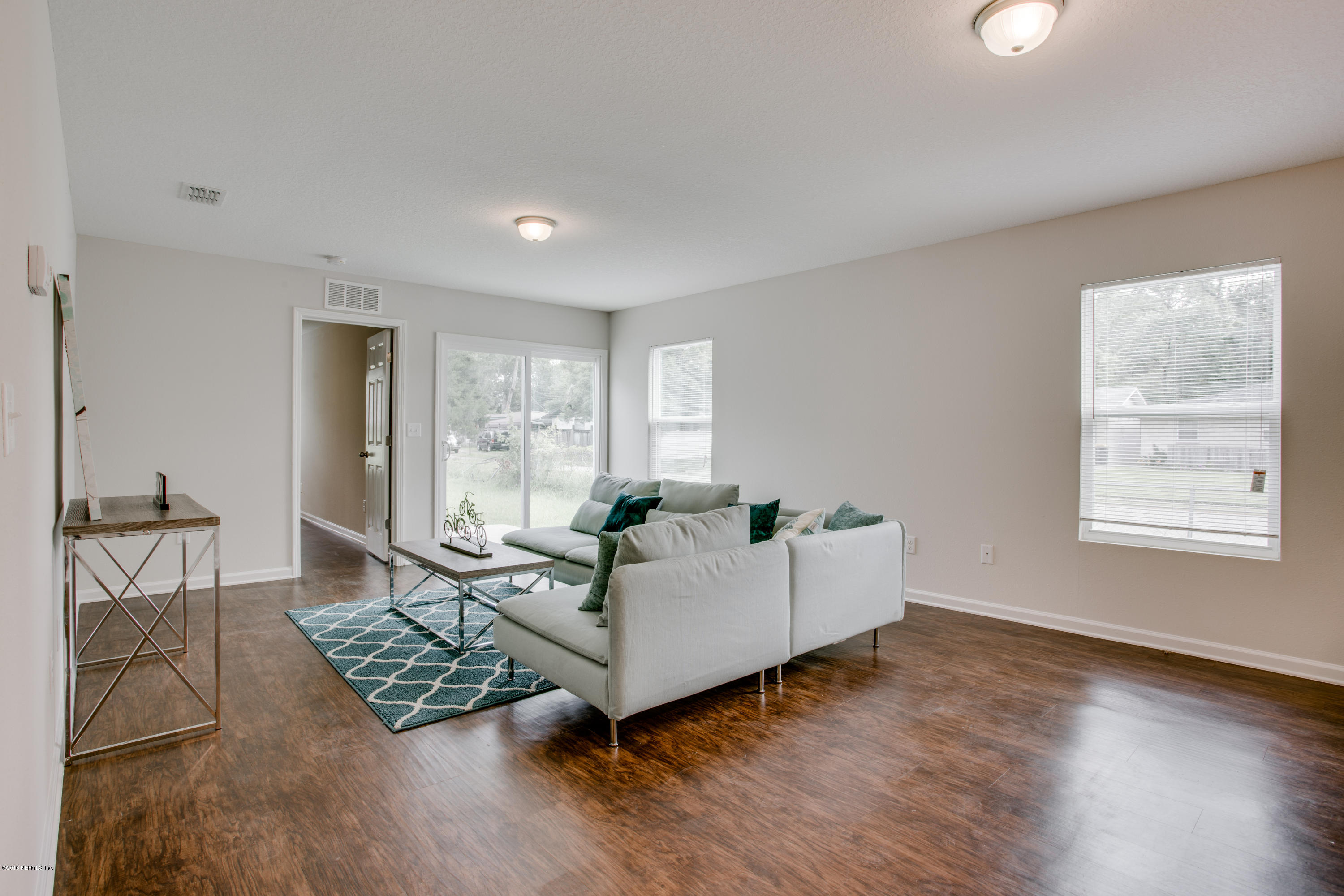 5537 Cruz Road Jacksonville, FL 32207 - Photo 7 of 17 From Kitchen looking into Living area