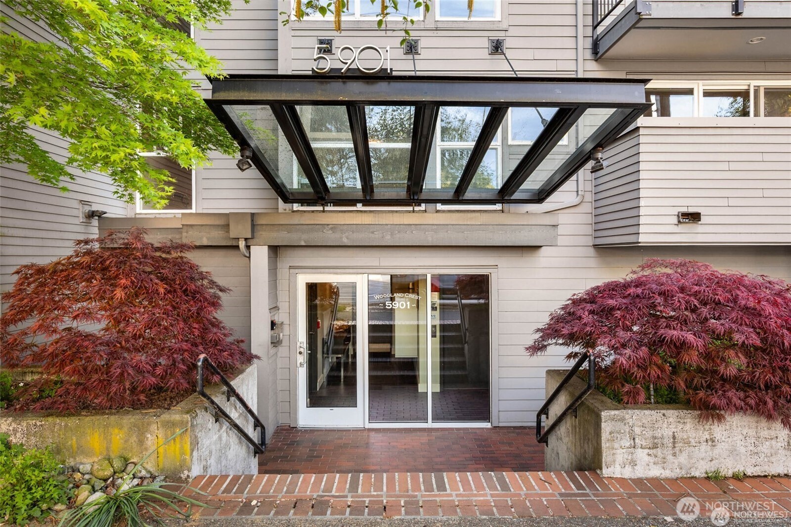 5901 Phinney Avenue North, Unit 302 Seattle, WA 98103 - Photo 1 of 16