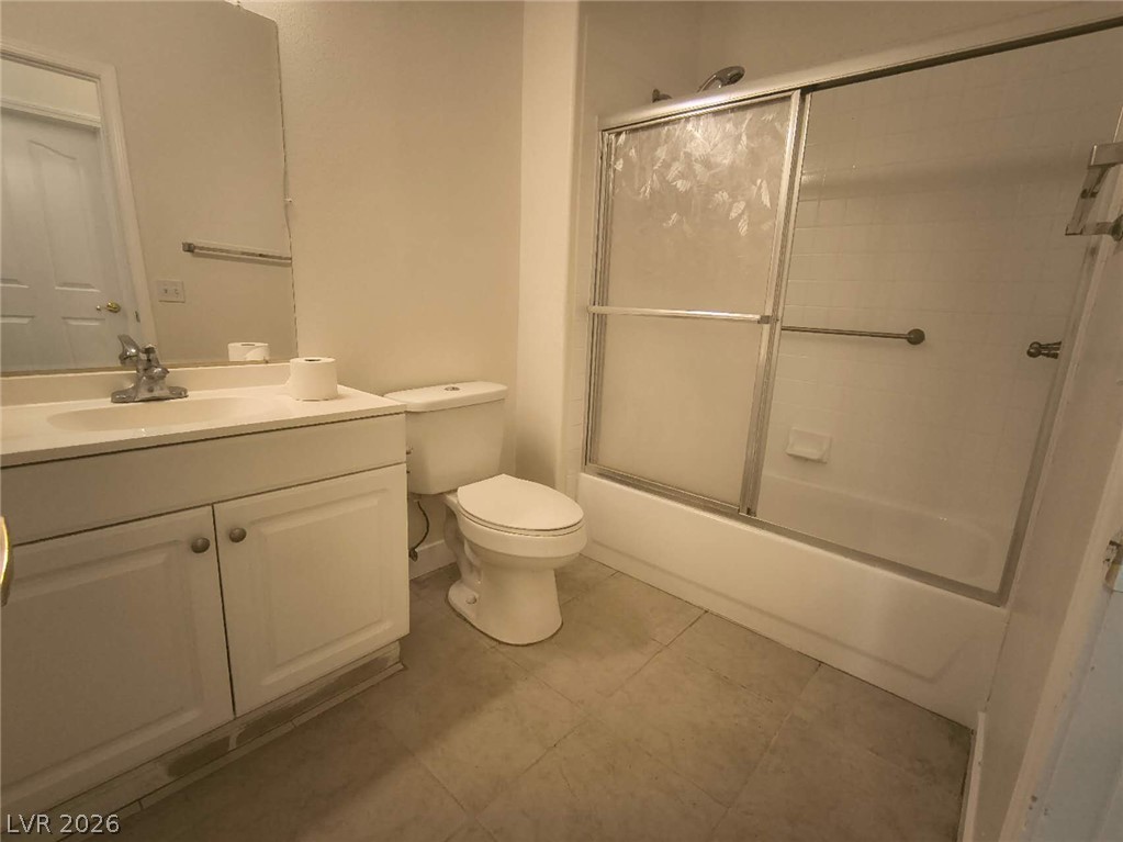 9725 Pima Point Avenue Las Vegas, NV 89147 - Photo 29 of 35 A well-appointed bathroom features a single vanity, a toilet, and a combination tub and shower.