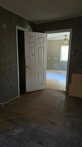 a view of a livingroom with furniture