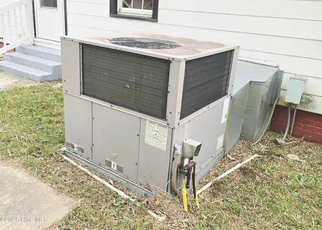 $129,000 | 607 East 9th Street, Scotland Neck, NC 27874