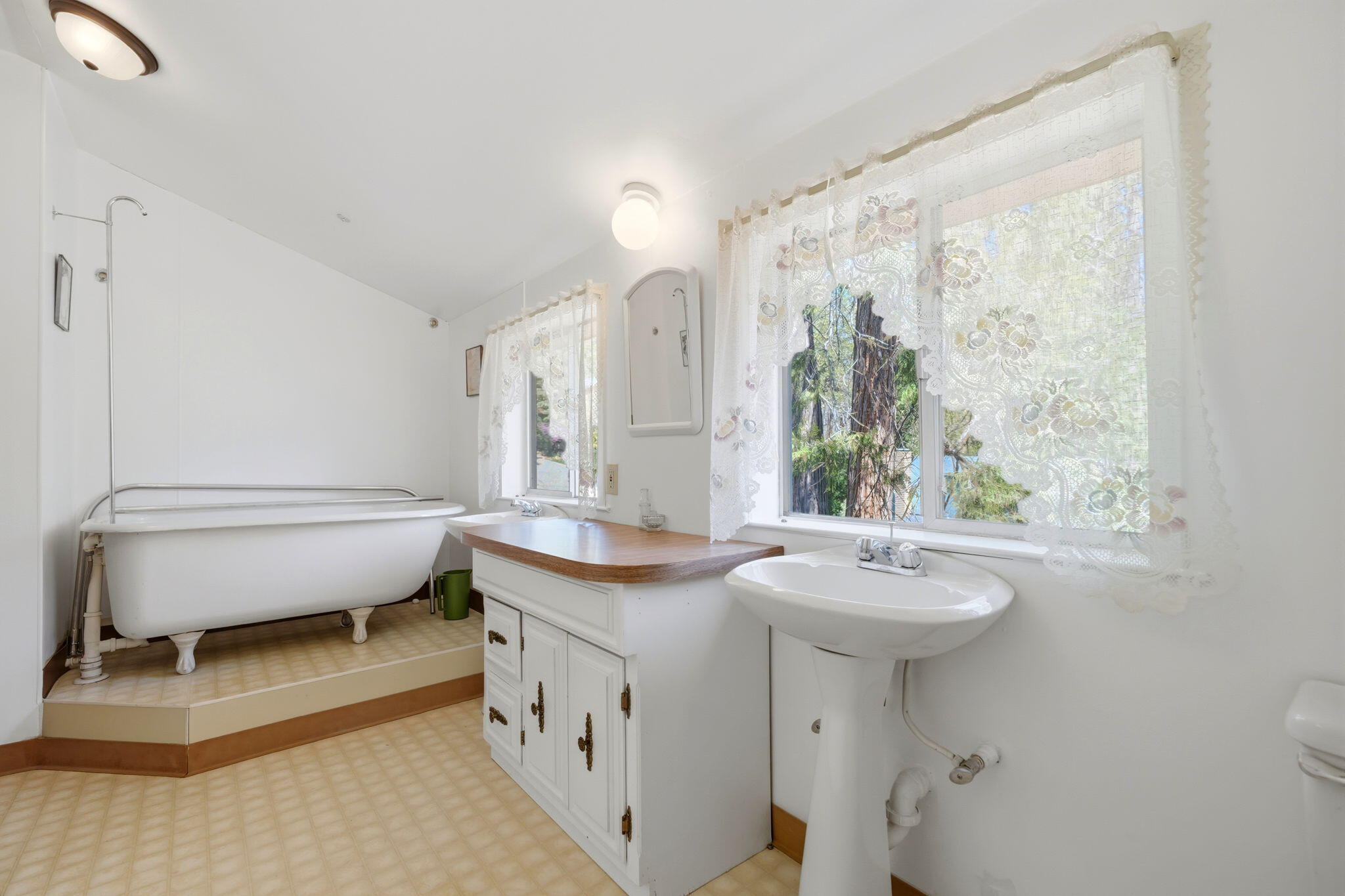 697 Loop Drive Springville, CA 93265 - Photo 32 of 55 a bathroom with a sink double vanity and a toilet