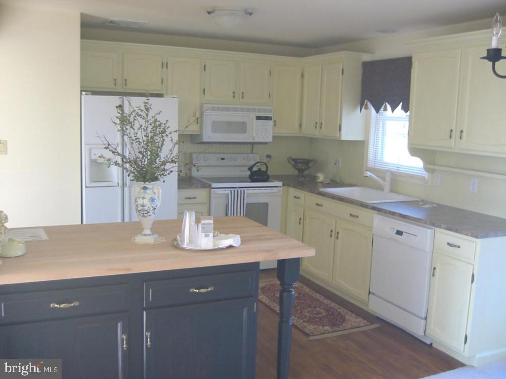 99 Sunrise Avenue Lititz, PA 17543 - Photo 7 of 8 Gallery Image 7
