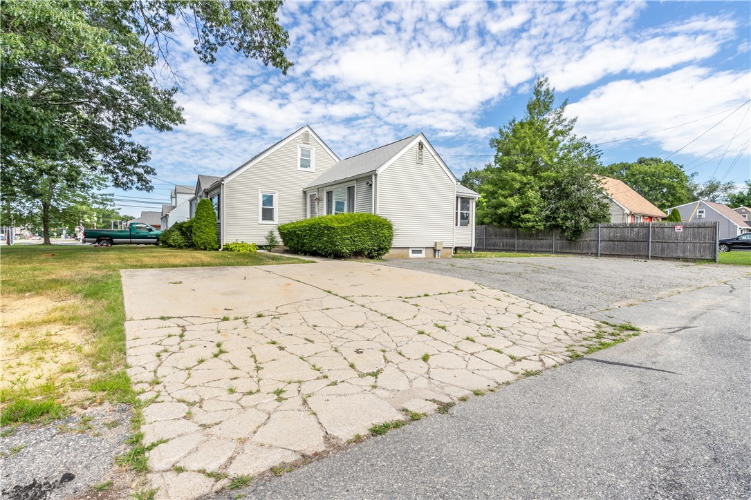 2537 West Shore Road Warwick, RI 02889 - Photo 3 of 21 Gallery Image 3