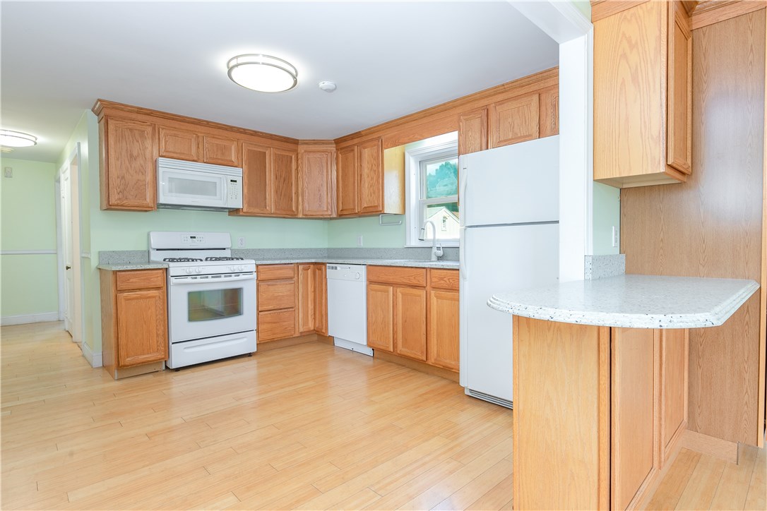 2537 West Shore Road Warwick, RI 02889 - Photo 4 of 21 Gallery Image 4