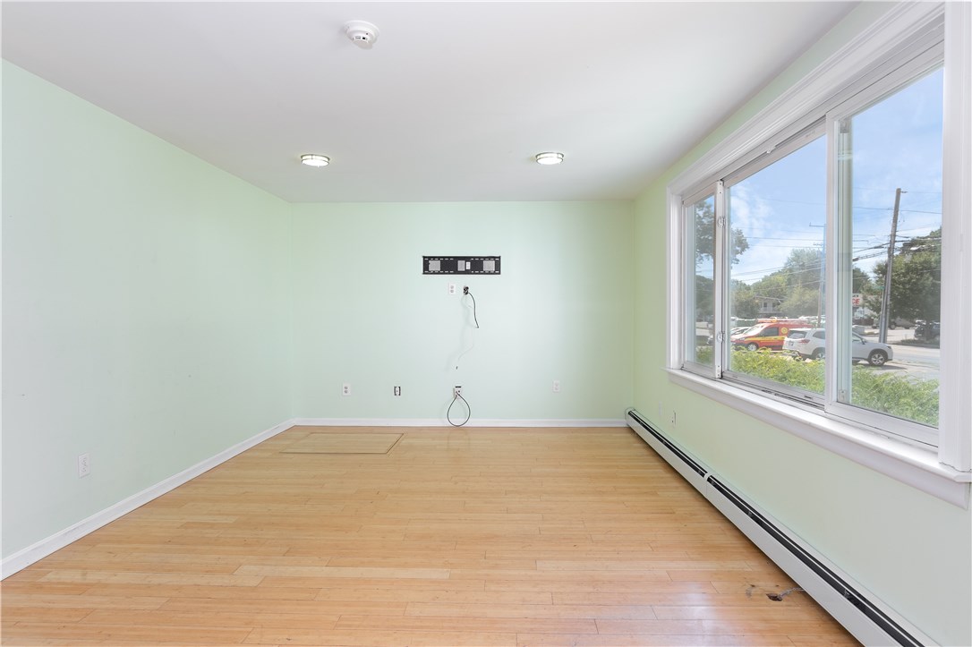 2537 West Shore Road Warwick, RI 02889 - Photo 7 of 21 Family room adjoining dining area.