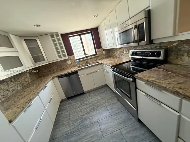 $510,000 | 1500 South Ocean Drive, Unit 5G, Hollywood, FL 33019