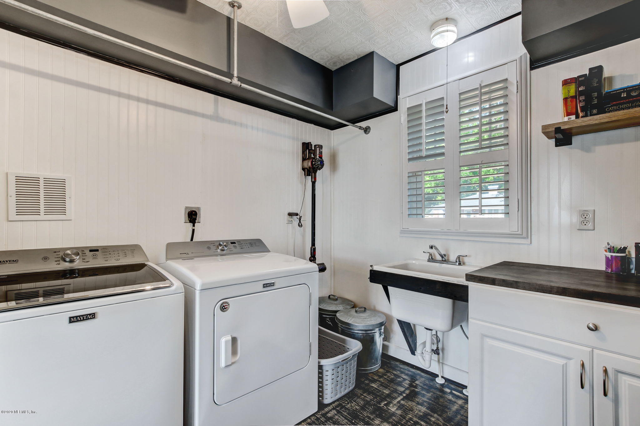 4121 London Road Jacksonville, FL 32207 - Photo 30 of 38 a utility room with dryer and washer