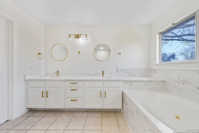 $349,999 | 328 Raven, New Braunfels, TX 78130