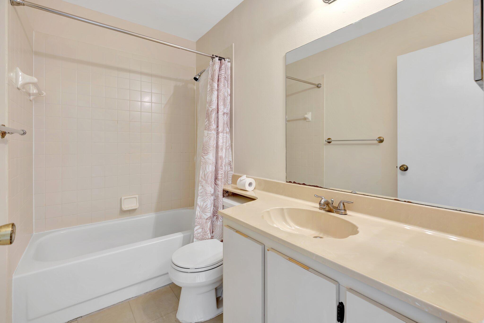 6327 Riverwalk Lane, Unit 4 Jupiter, FL 33458 - Photo 12 of 23 Bathroom 2